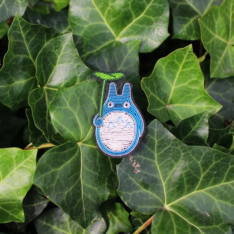 embroidered_jewel_brooch_medium_totoro__my_neighbor_totoro_0.webp Maison Ghibli Embroidered Jewel Brooch Medium Totoro - My Neighbor Totoro | Pins