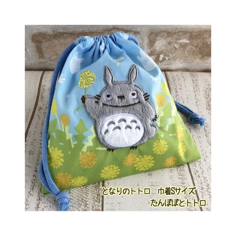 satchel_with_lanyard_totoro_flowers__x__cm__my_neighbor_totoro_1.webp Maison Ghibli Satchel with lanyard Totoro flowers 20 x 19 cm - My Neighbor Totoro | Bags